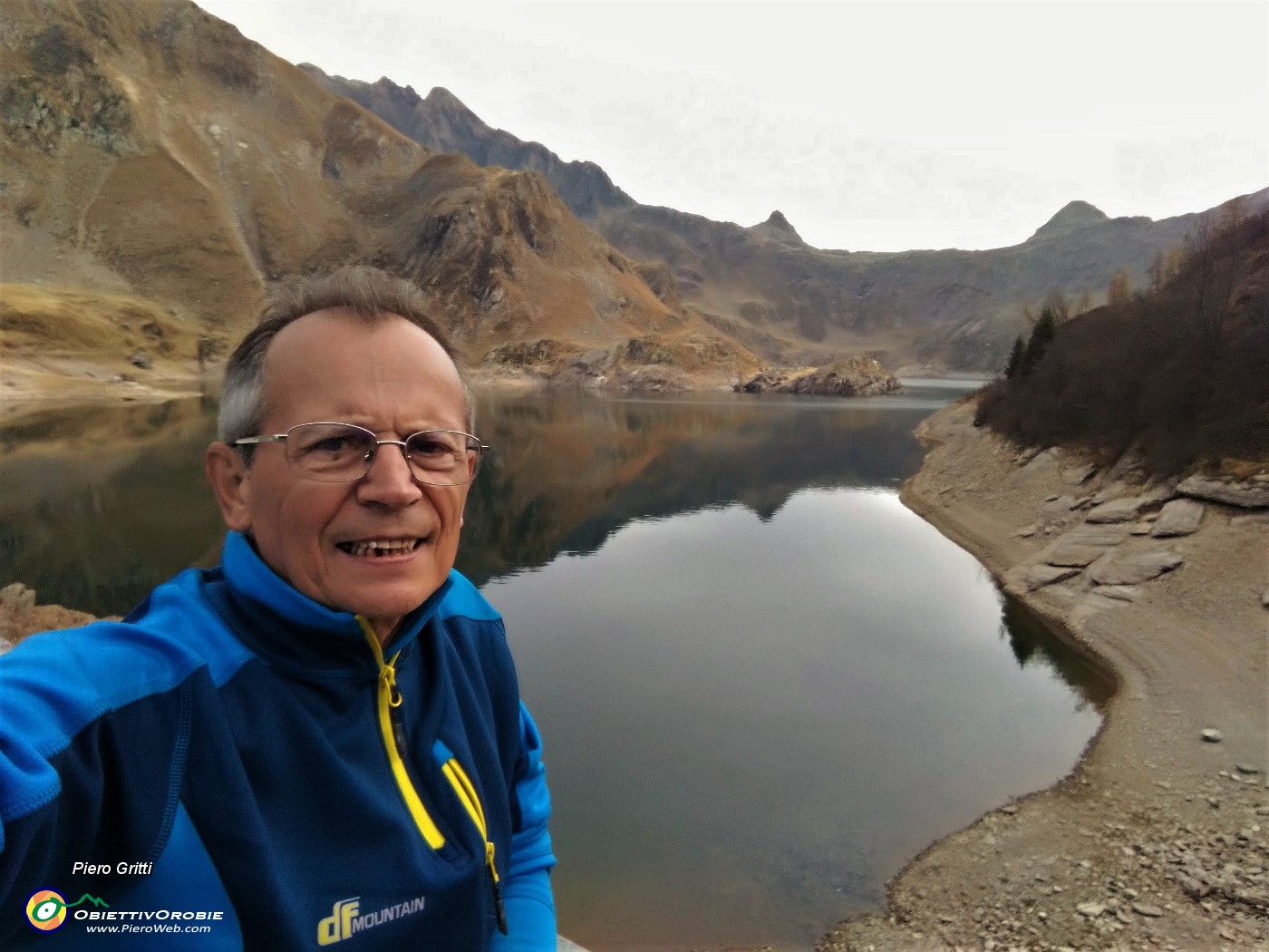 55 Lago Colombo con poca acqua (selfie).jpg